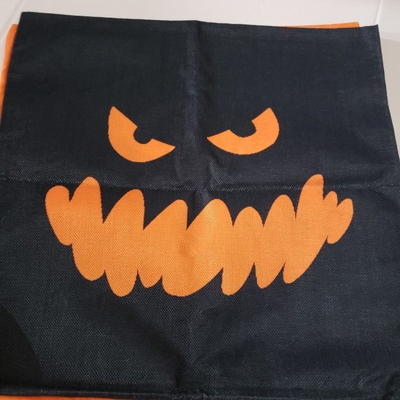 Halloween pillow covers 17x17.5 set of 4 - Picture 2 of 10
